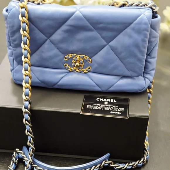 Chanel 19 Blue Quilted Lambskin With Chain Blue - Medium - Picture 7 of 11